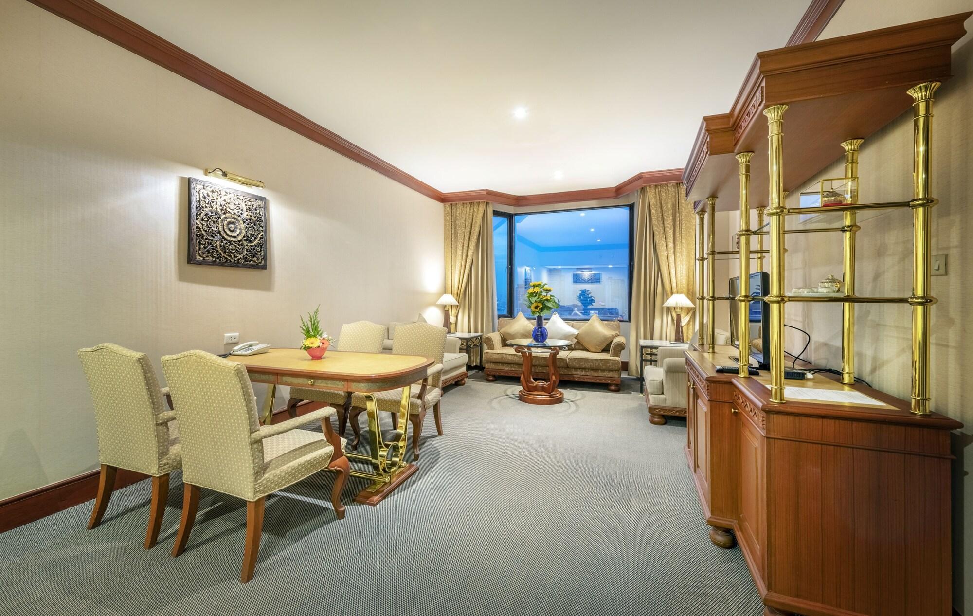 Ramada by Wyndham Bangkok Chaophya Park Hotel Bagian luar foto