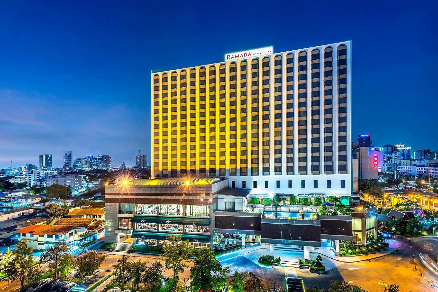 Ramada by Wyndham Bangkok Chaophya Park Hotel Bagian luar foto