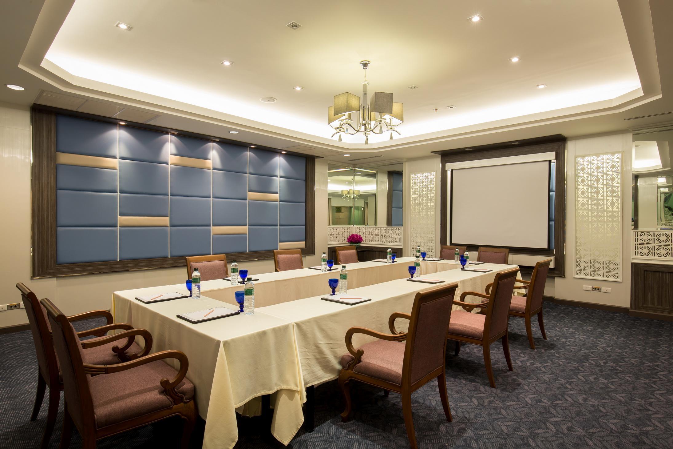 Ramada by Wyndham Bangkok Chaophya Park Hotel Bagian luar foto