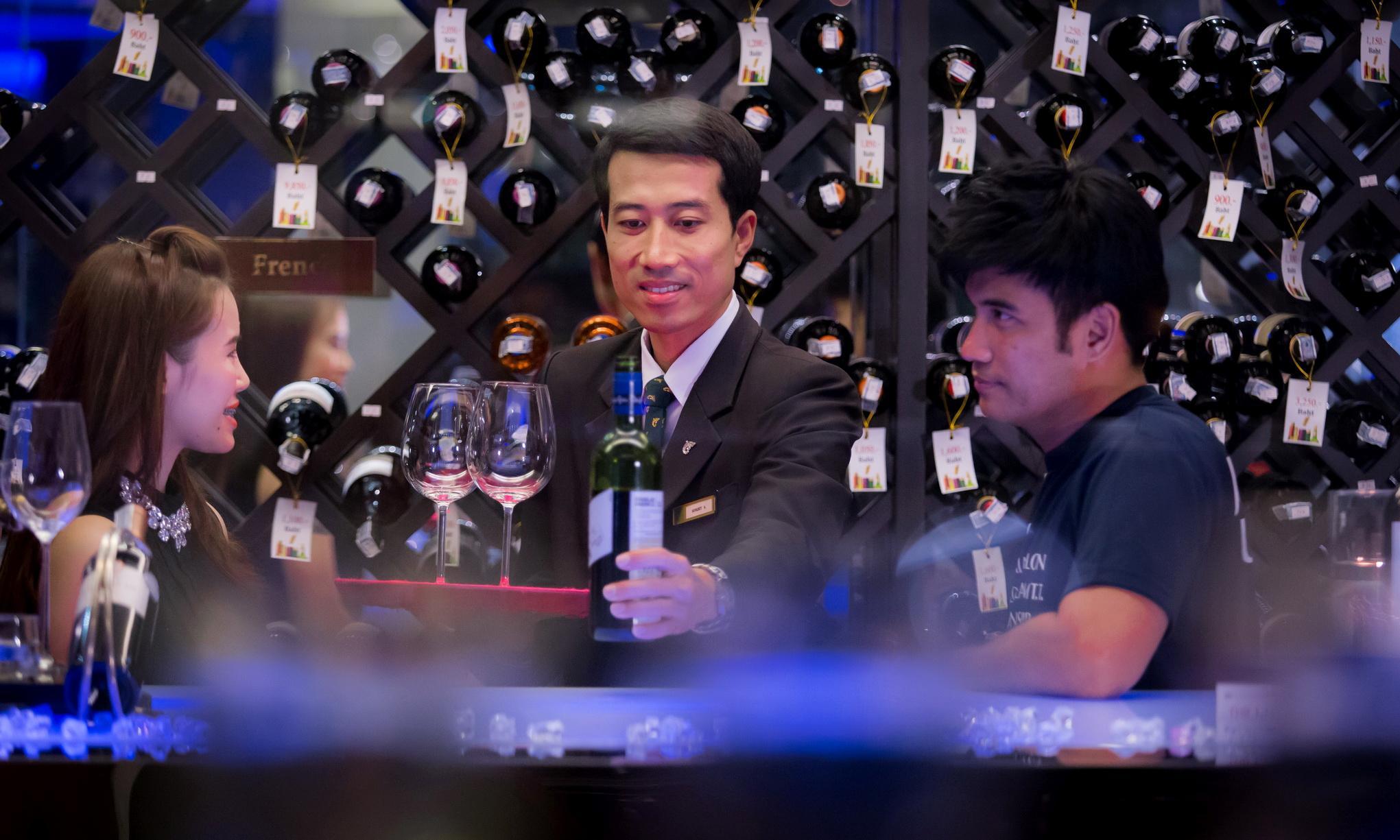 Ramada by Wyndham Bangkok Chaophya Park Hotel Bagian luar foto