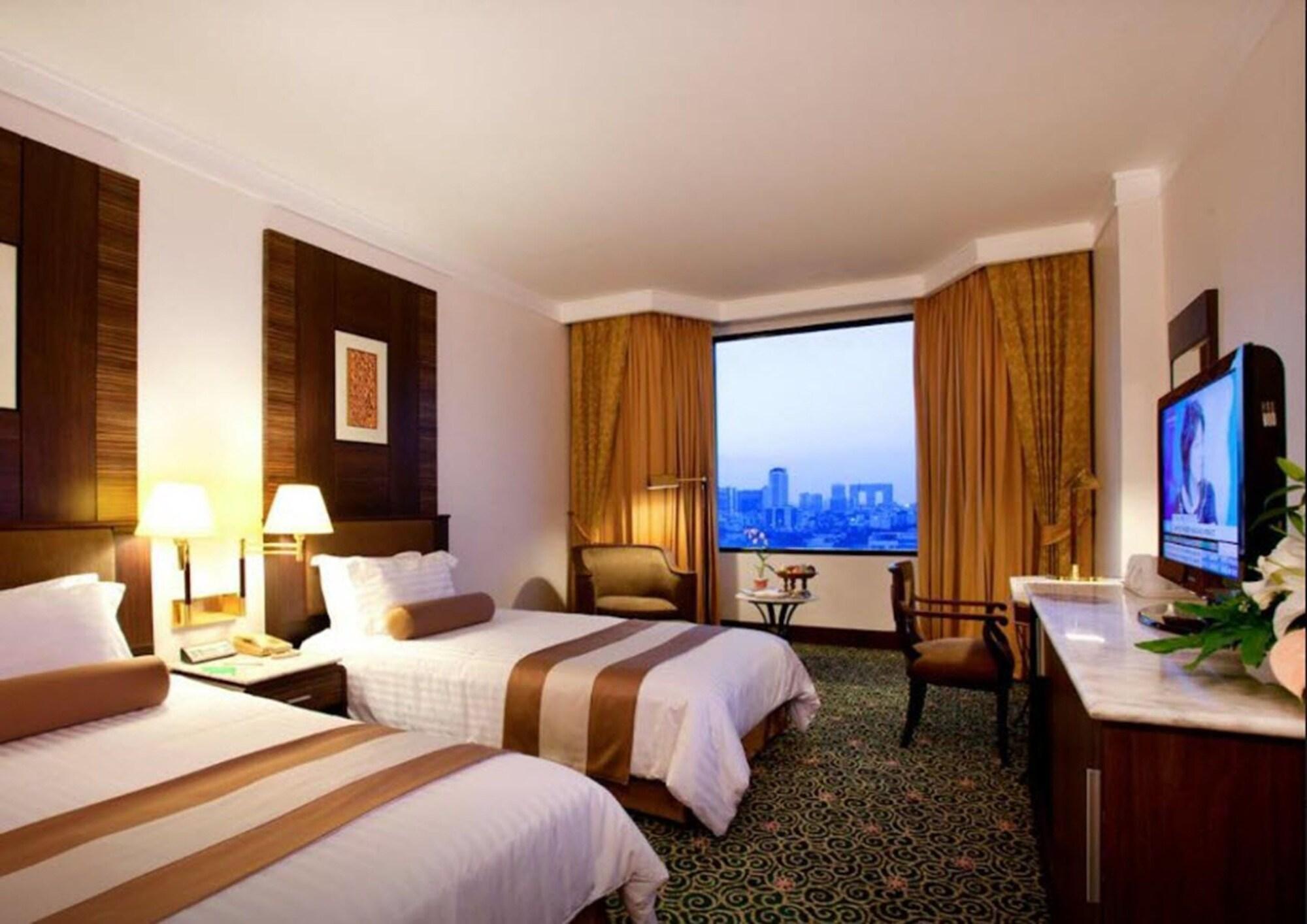 Ramada by Wyndham Bangkok Chaophya Park Hotel Bagian luar foto
