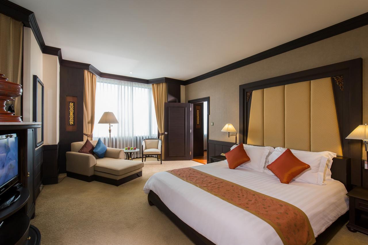 Ramada by Wyndham Bangkok Chaophya Park Hotel Bagian luar foto