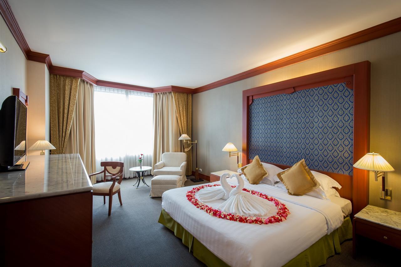 Ramada by Wyndham Bangkok Chaophya Park Hotel Bagian luar foto