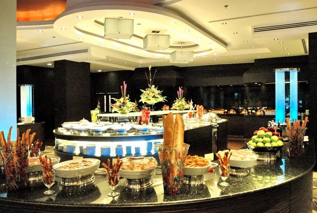 Ramada by Wyndham Bangkok Chaophya Park Hotel Bagian luar foto
