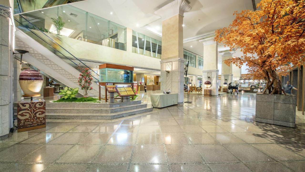 Ramada by Wyndham Bangkok Chaophya Park Hotel Bagian luar foto